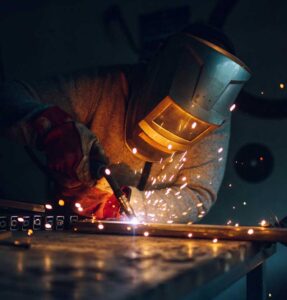 Schweiß- & Antriebstechnik im Schiffbau – Spezialisten, Aufgaben & Gehalt