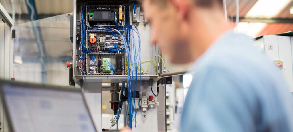 Electrical Engineers in Shipbuilding – Systems, Automation, and Digital Integration