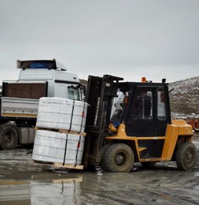 Forklift Operators in the Logistics Industry: Qualifications, Certifications