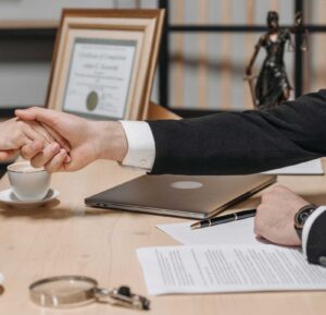 Labor Law: Temporary Work – Rights in Case of Illness, Termination, and the Temporary Employment Act (AÜG)